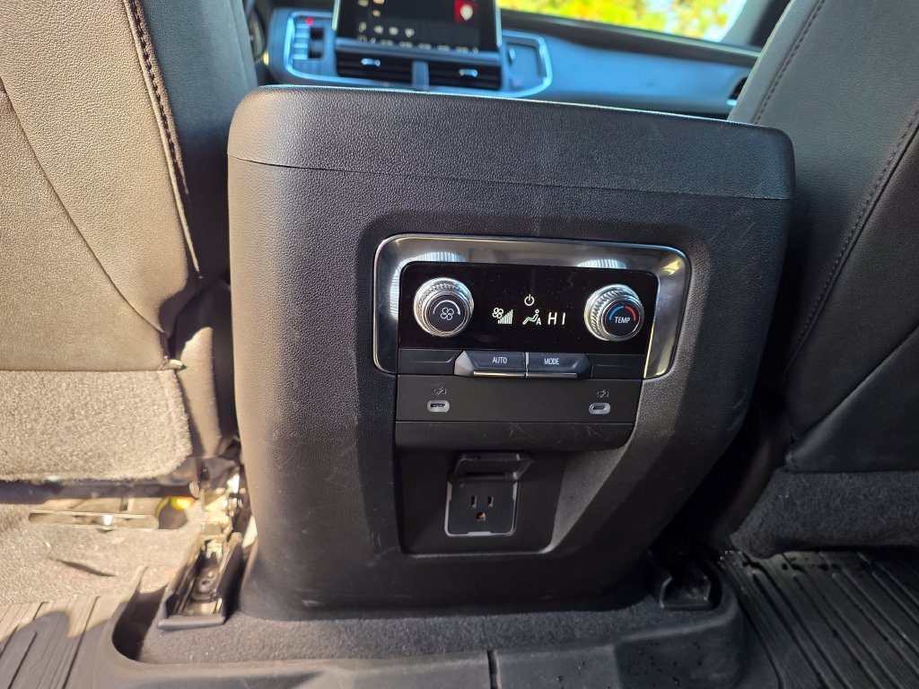 Used 2023 GMC Yukon XL SLT AWD/4WD image 19