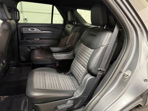 Certified 2025 Ford Explorer ST-Line AWD/4WD image 10