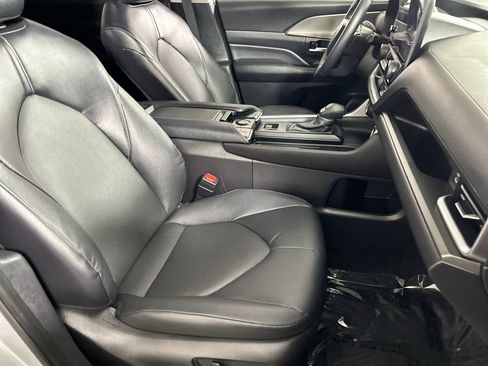 Used 2025 Toyota Grand Highlander AWD image 25
