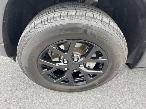 Used 2025 Jeep Grand Cherokee Altitude AWD/4WD image 23