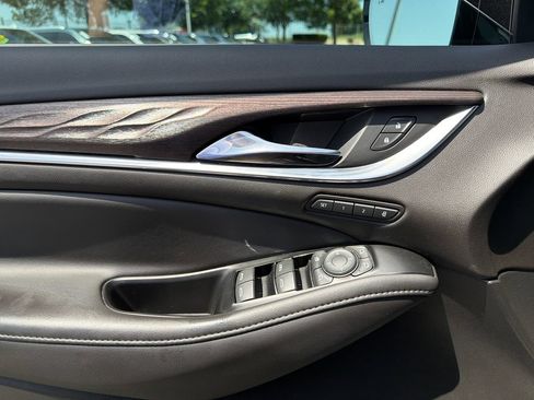 Used 2022 Buick Enclave Avenir w/ Avenir Technology Package AWD/4WD image 24