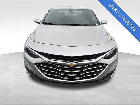 Used 2020 Chevrolet Malibu LT image 2