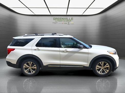 Used 2020 Ford Explorer Platinum w/ Premium Technology Package image 11