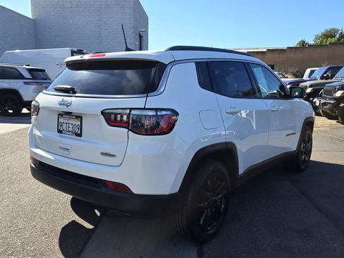 Certified 2022 Jeep Compass Latitude image 5