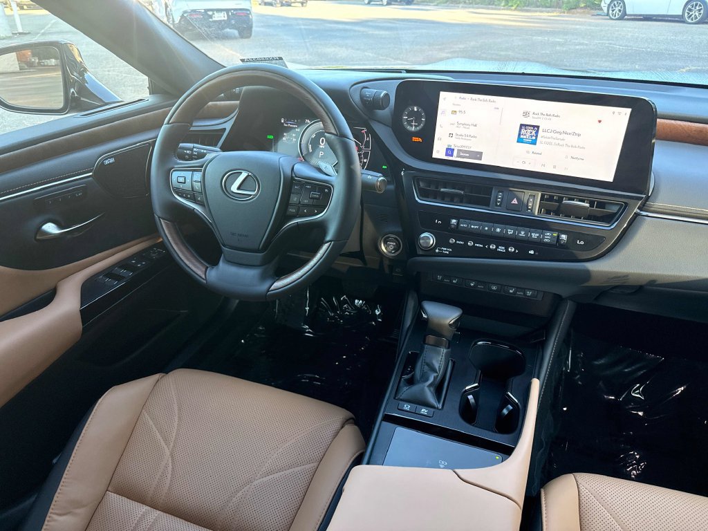Used 2025 Lexus ES 300h Ultra Luxury w/ Accessory Package (Z2) FWD image 14