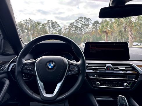 Used 2021 BMW 530i 530i w/ Premium Package image 4