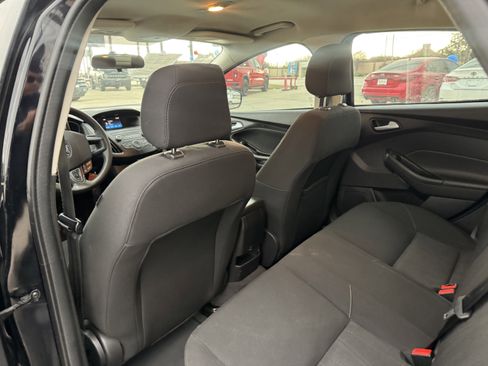 Used 2018 Ford Focus SE w/ SE Appearance Package image 14