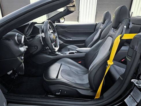Used 2019 Ferrari Portofino RWD image 9