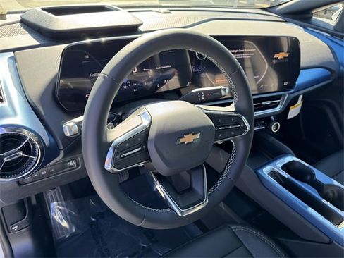 New 2026 Chevrolet Equinox EV LT image 11