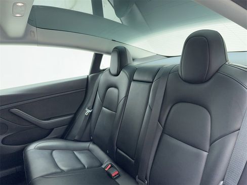 Used 2023 Tesla Model 3 Standard Range image 16