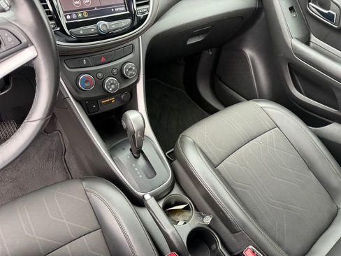 Used 2022 Chevrolet Trax LT w/ LT Convenience Package image 15