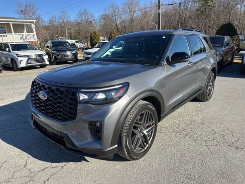 Used 2025 Ford Explorer ST-Line w/ ST-Line Street Pack image 1