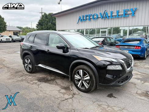 Used 2023 Nissan Rogue SL AWD/4WD image 2