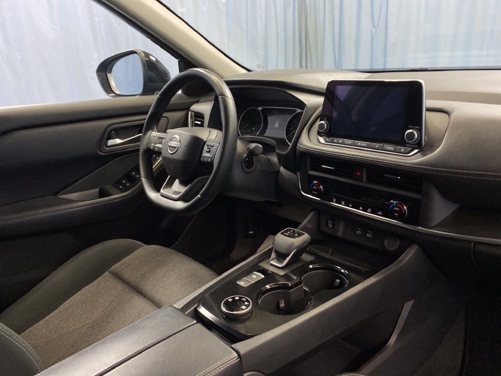 Used 2025 Nissan Rogue SV AWD/4WD image 43
