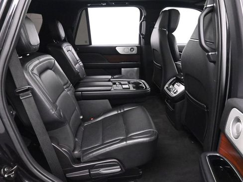 Used 2020 Lincoln Navigator Reserve w/ Luxury Package RWD image 19