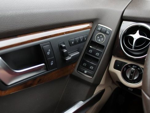 Used 2015 Mercedes-Benz GLK 350 4MATIC image 23