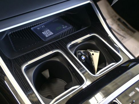 New 2026 BMW 750e xDrive w/ Executive Package image 24