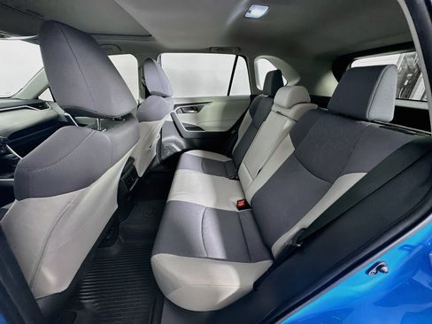 Used 2020 Toyota RAV4 XLE w/ Convenience Package FWD image 29