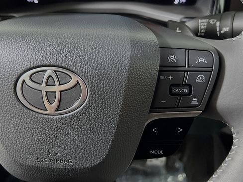 Used 2025 Toyota Camry SE image 20