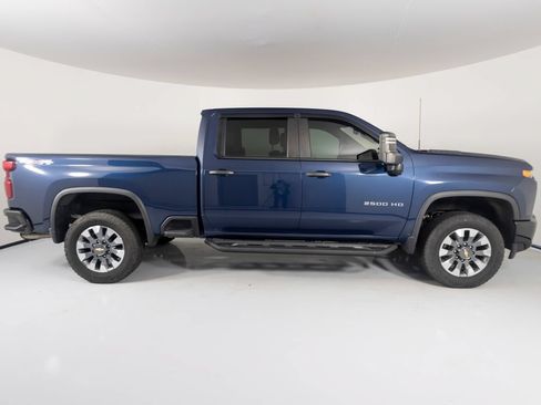 Used 2022 Chevrolet Silverado 2500 Custom w/ Custom Value Package AWD/4WD image 6
