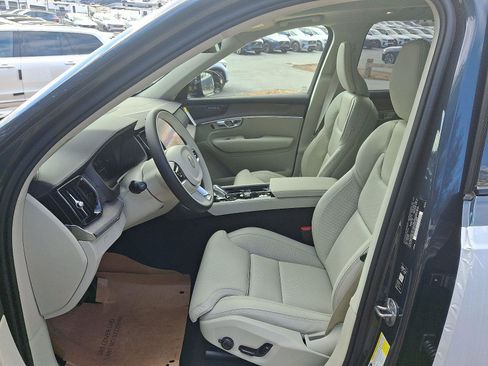 New 2026 Volvo XC90 B6 Ultra w/ Lounge Package image 9