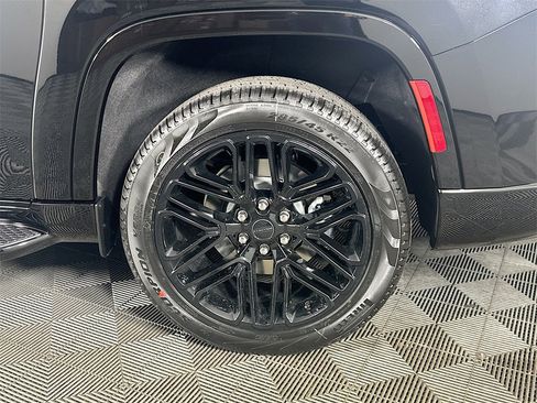 New 2025 Jeep Wagoneer L Series II image 17