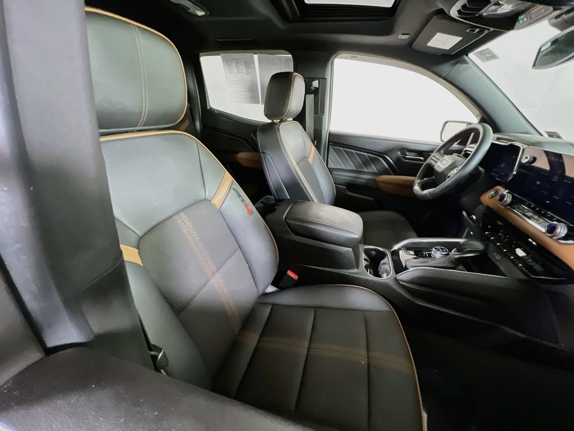 Used 2024 GMC Canyon AT4 AWD/4WD image 28