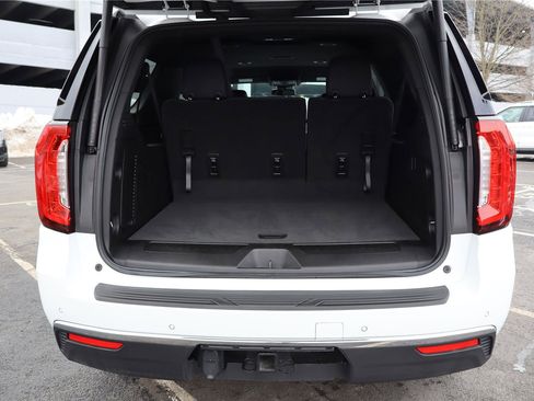 Used 2023 GMC Yukon XL SLT image 5