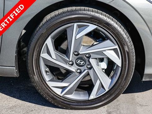 Certified 2025 Hyundai Elantra SEL image 9