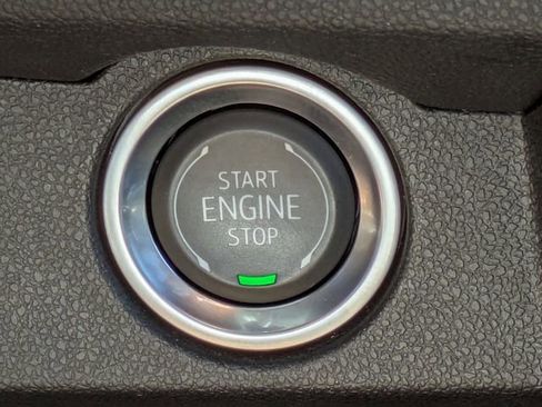 Used 2025 Chevrolet Traverse LT image 28