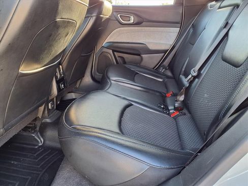 Used 2023 Jeep Compass Latitude image 10