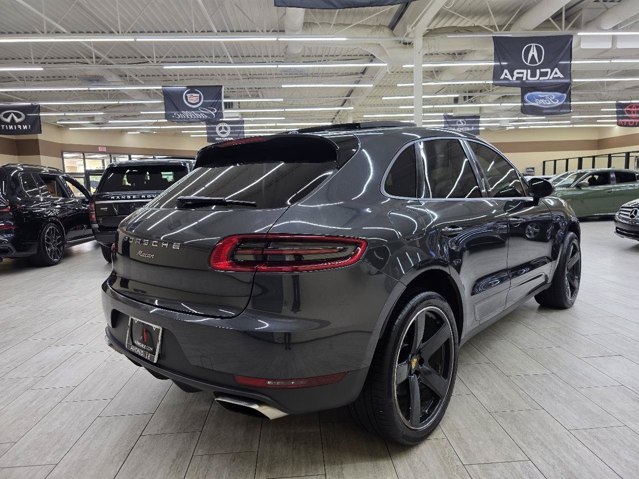 Used 2018 Porsche Macan AWD/4WD image 6