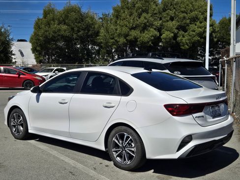 Used 2023 Kia Forte LXS w/ LXS Technology Package FWD image 3