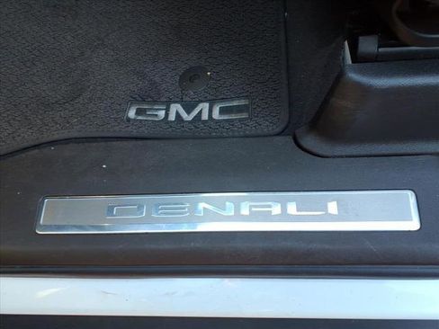 Certified 2024 GMC Yukon XL Denali image 25