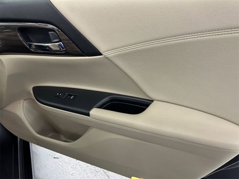 Used 2017 Honda Accord Touring image 24