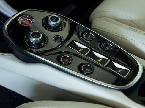 Used 2023 McLaren GT image 27