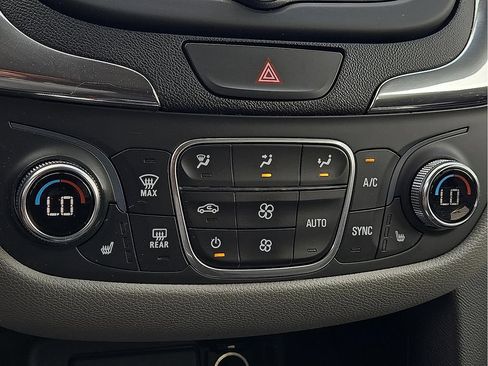 Used 2020 Chevrolet Equinox LT AWD/4WD image 14