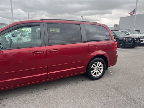 Used 2015 Dodge Grand Caravan SXT FWD image 2