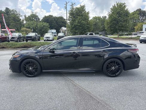 Used 2021 Toyota Camry XSE FWD image 9