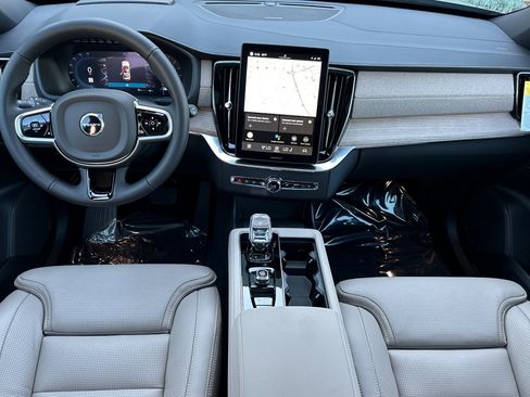 New 2025 Volvo XC90 B6 Ultra image 11