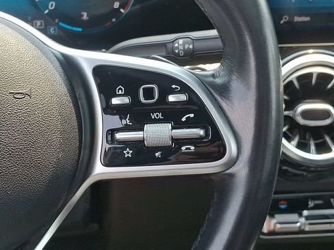Used 2021 Mercedes-Benz GLB 250 4MATIC image 25