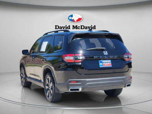 Certified 2025 Honda Pilot Sport image 4