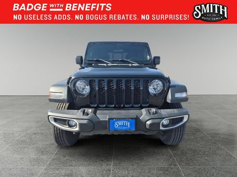 Used 2023 Jeep Gladiator Sport AWD/4WD image 9