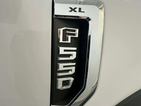 Used 2018 Ford F550 2WD Regular Cab Super Duty w/ Power Equipment Group image 33