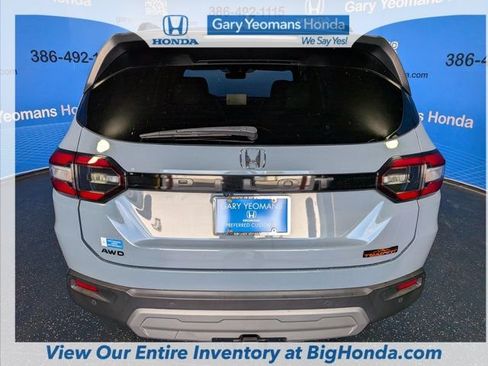 Certified 2025 Honda Pilot TrailSport image 8