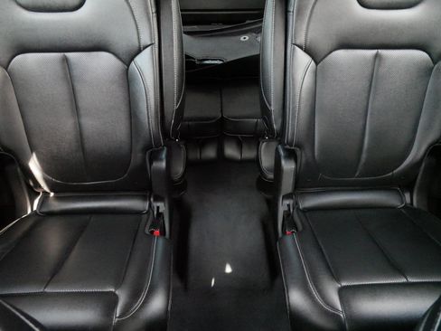 Used 2023 Jeep Grand Cherokee L Limited w/ Luxury Tech Group II image 13