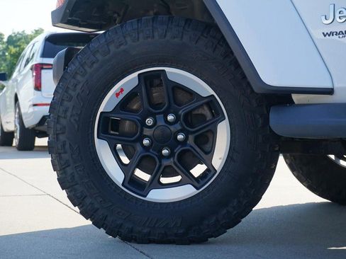Used 2018 Jeep Wrangler Unlimited Sahara w/ Dual Top Group AWD/4WD image 16