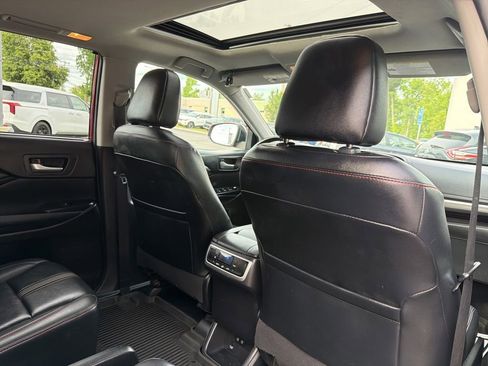 Used 2019 Toyota Highlander SE AWD/4WD image 14