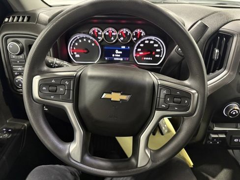 Used 2022 Chevrolet Silverado 2500 Custom w/ Custom Convenience Package image 18