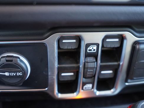 Certified 2025 Jeep Wrangler Unlimited Sahara w/ Safety Group image 27